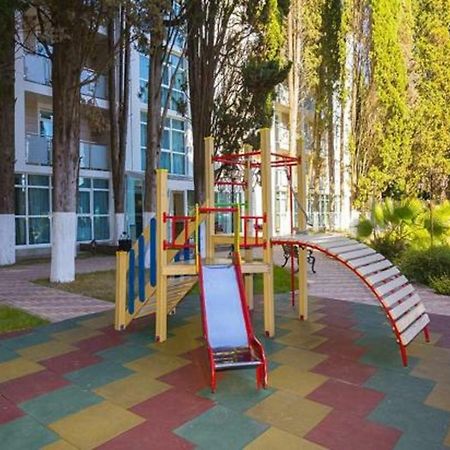 Hotel Cheluskintsev Gagra Exterior foto