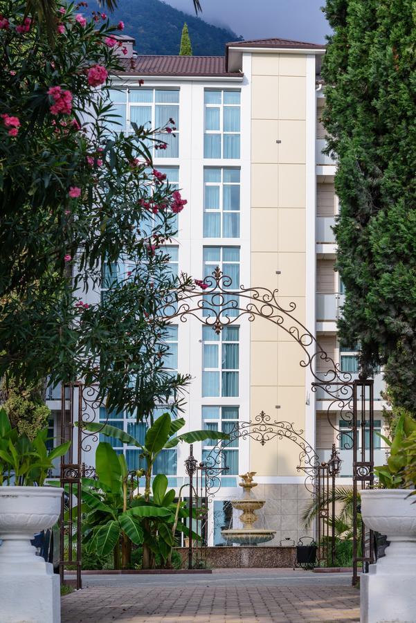 Hotel Cheluskintsev Gagra Exterior foto