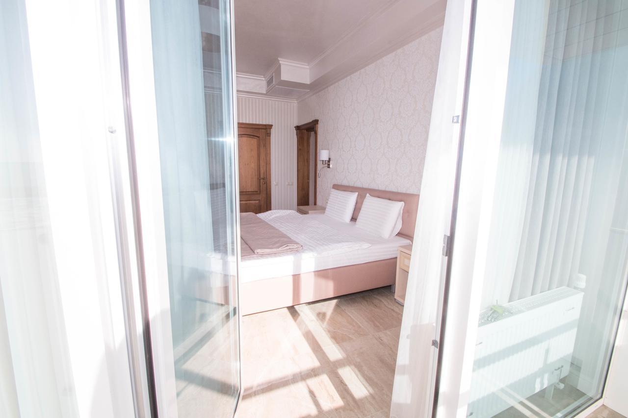 Hotel Cheluskintsev Gagra Exterior foto
