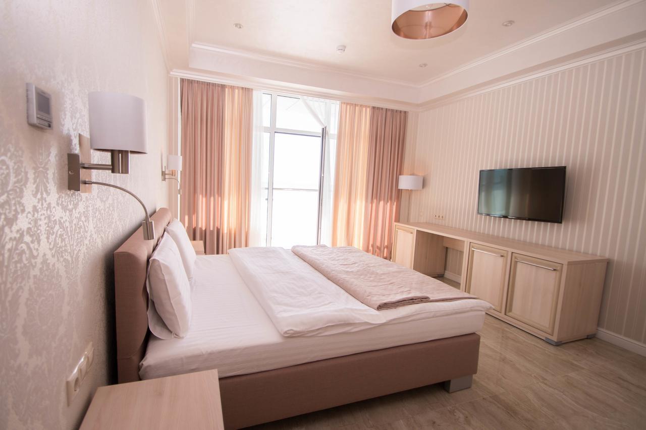 Hotel Cheluskintsev Gagra Exterior foto