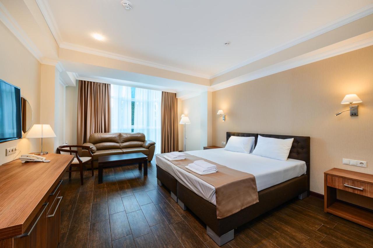 Hotel Cheluskintsev Gagra Exterior foto