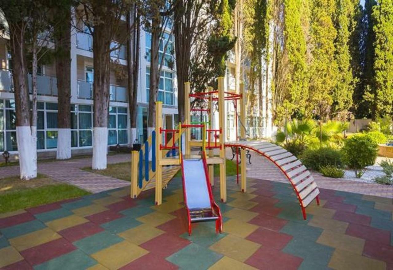 Hotel Cheluskintsev Gagra Exterior foto