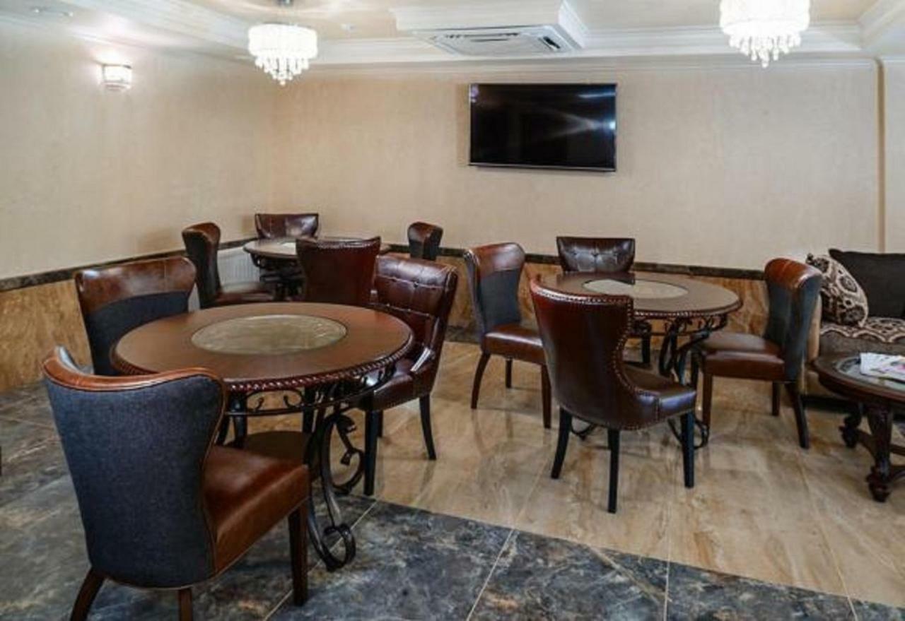 Hotel Cheluskintsev Gagra Exterior foto