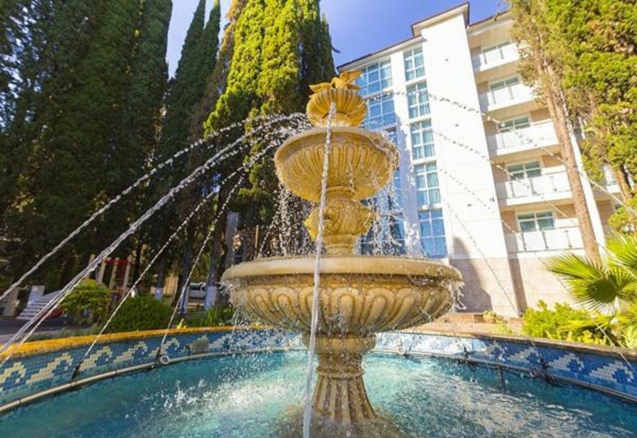 Hotel Cheluskintsev Gagra Exterior foto