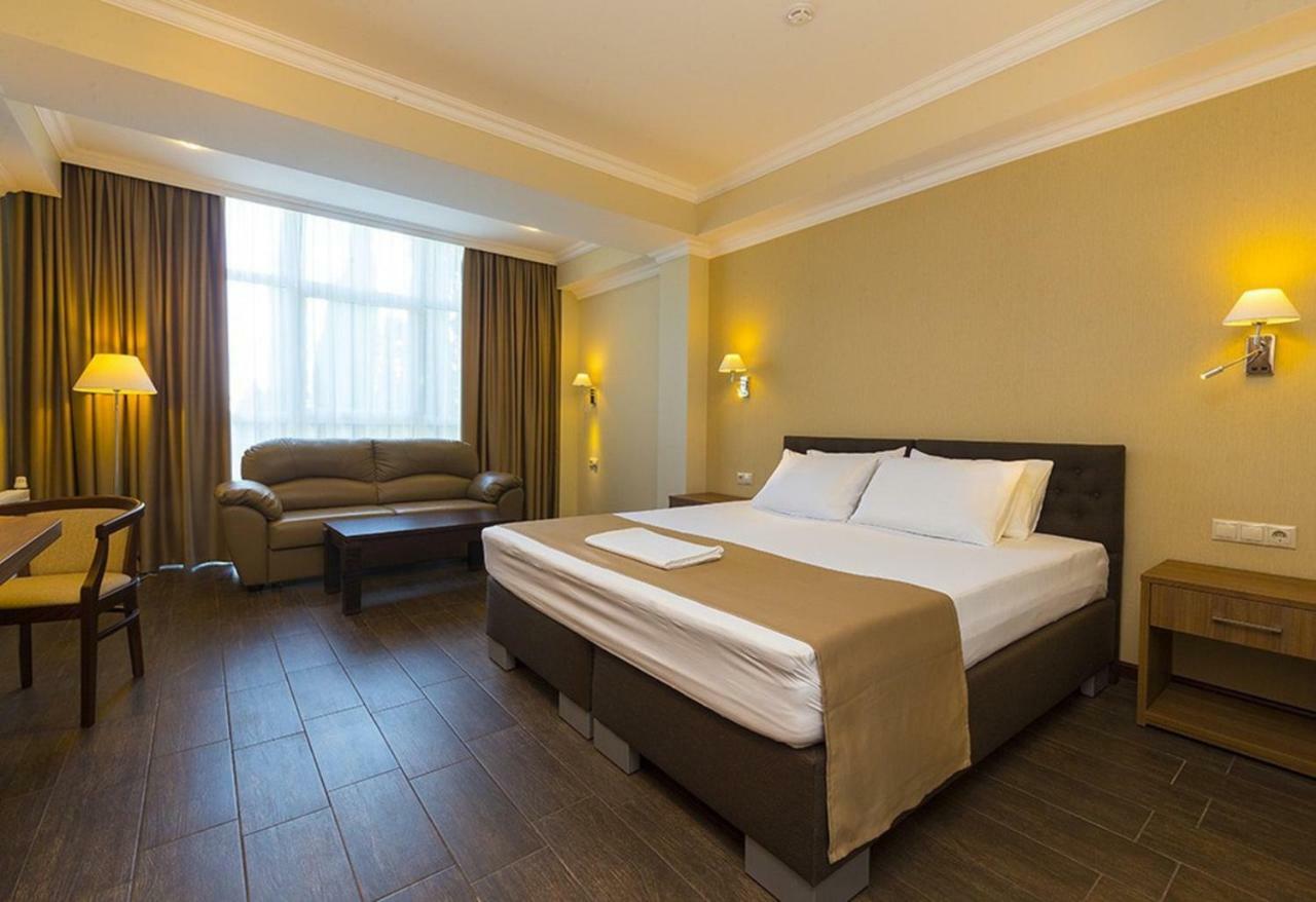 Hotel Cheluskintsev Gagra Exterior foto